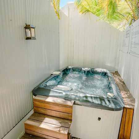 Private Outdoor Spa, Fire Pit, Cinema Room - The Cottage Coolum Beach Esterno foto