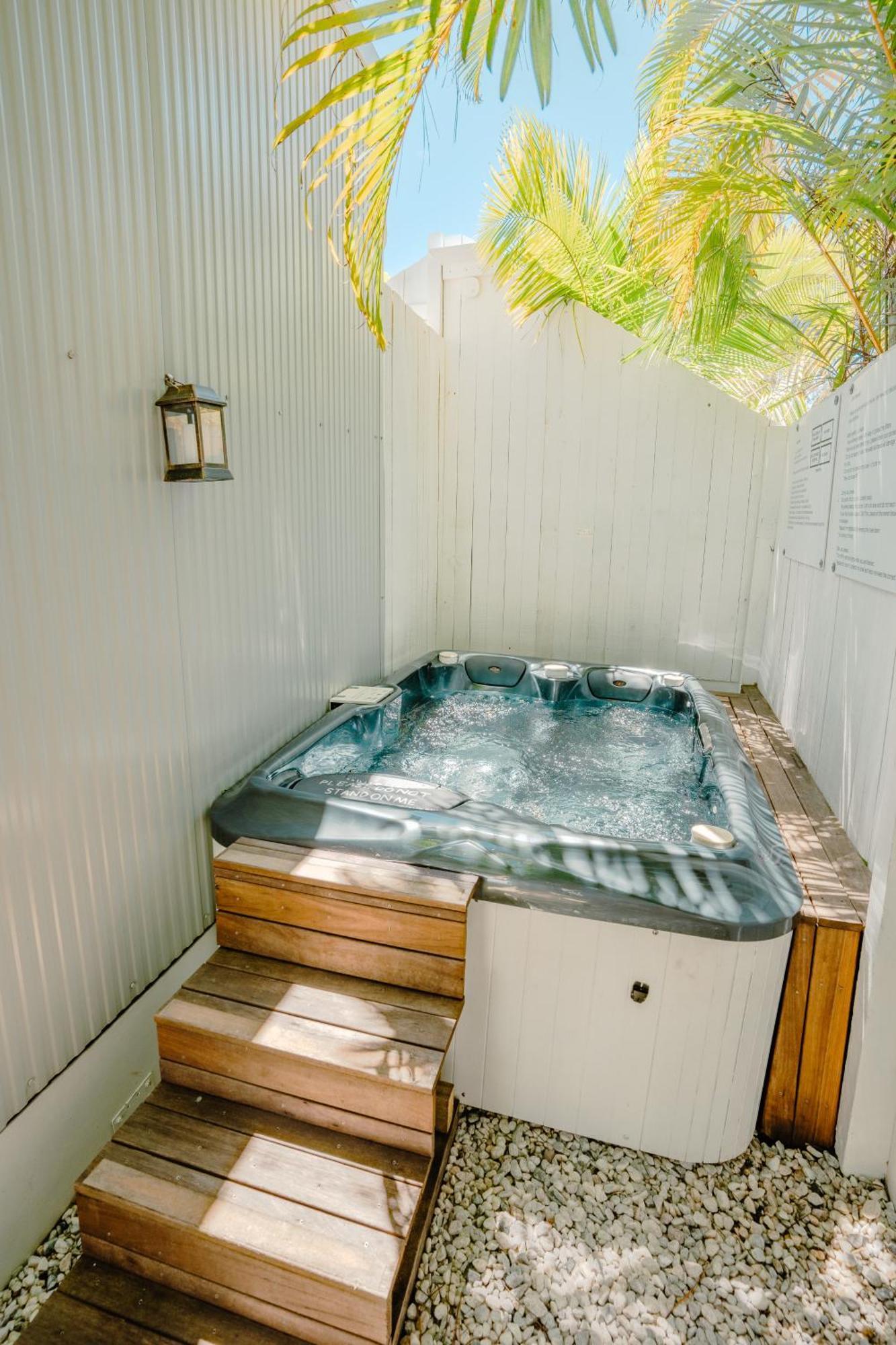 Private Outdoor Spa, Fire Pit, Cinema Room - The Cottage Coolum Beach Esterno foto