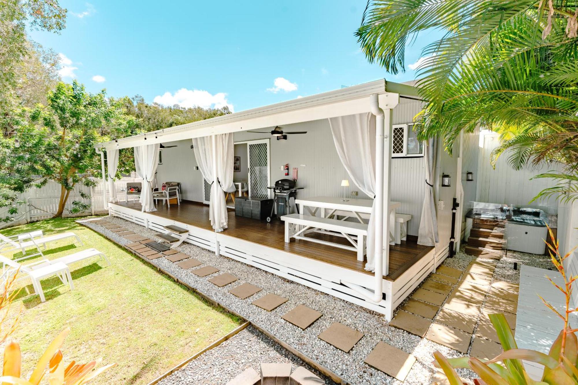 Private Outdoor Spa, Fire Pit, Cinema Room - The Cottage Coolum Beach Esterno foto